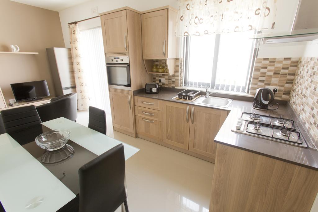 Waterside Apartments Marsalforn Phòng bức ảnh